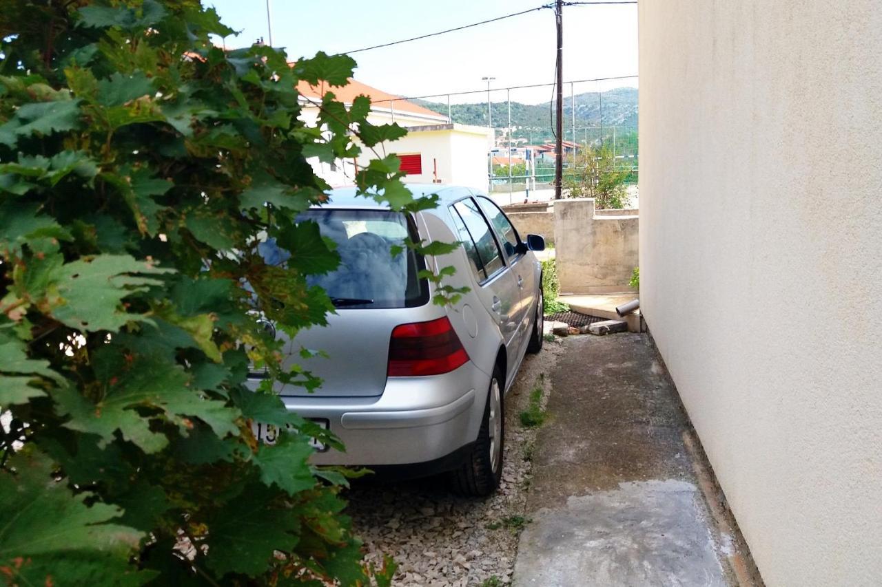 Apartments By The Sea Vinisce, Trogir - 5229 Exterior photo