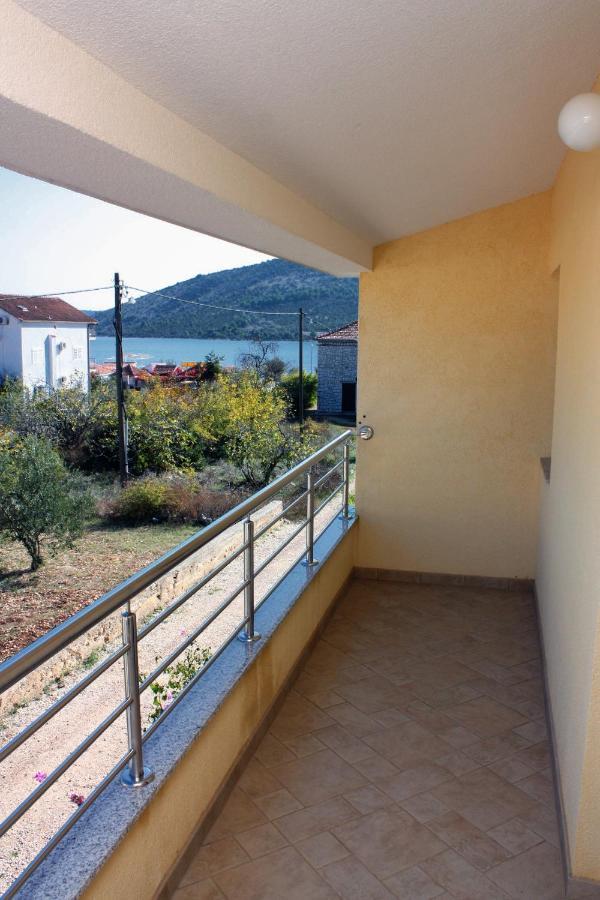 Apartments By The Sea Vinisce, Trogir - 5229 Exterior photo